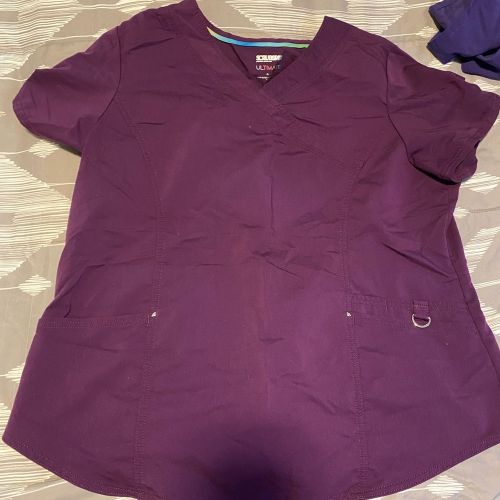 Scrub top